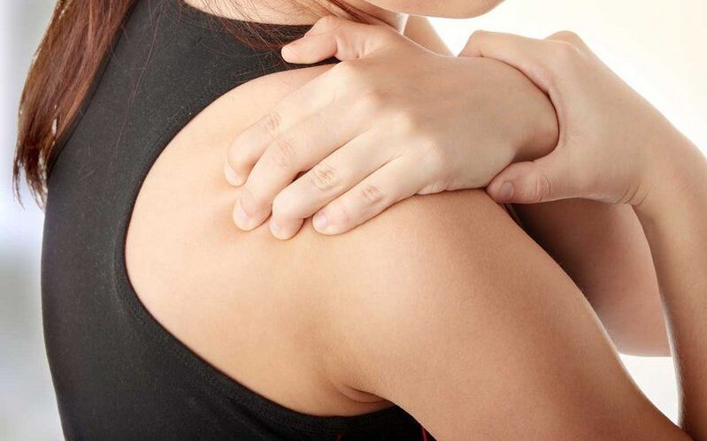 fájdalom a lapocka alatt hátulról